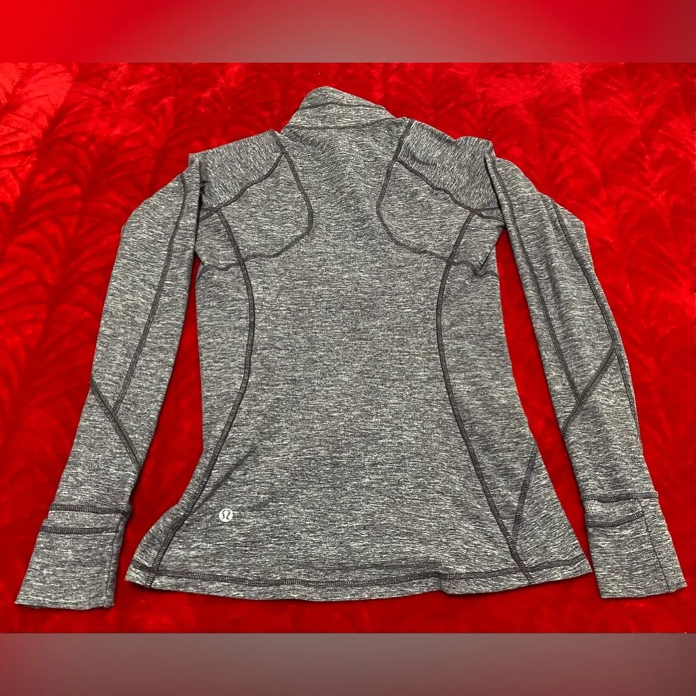 Lululemon SZ 6 quarter zip long sleeved shirt with thumb holes Awesome Condition - Picture 13 of 17